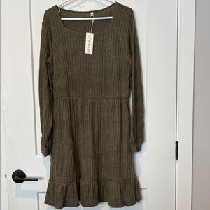 Green Ribbed Midi Dress. B9